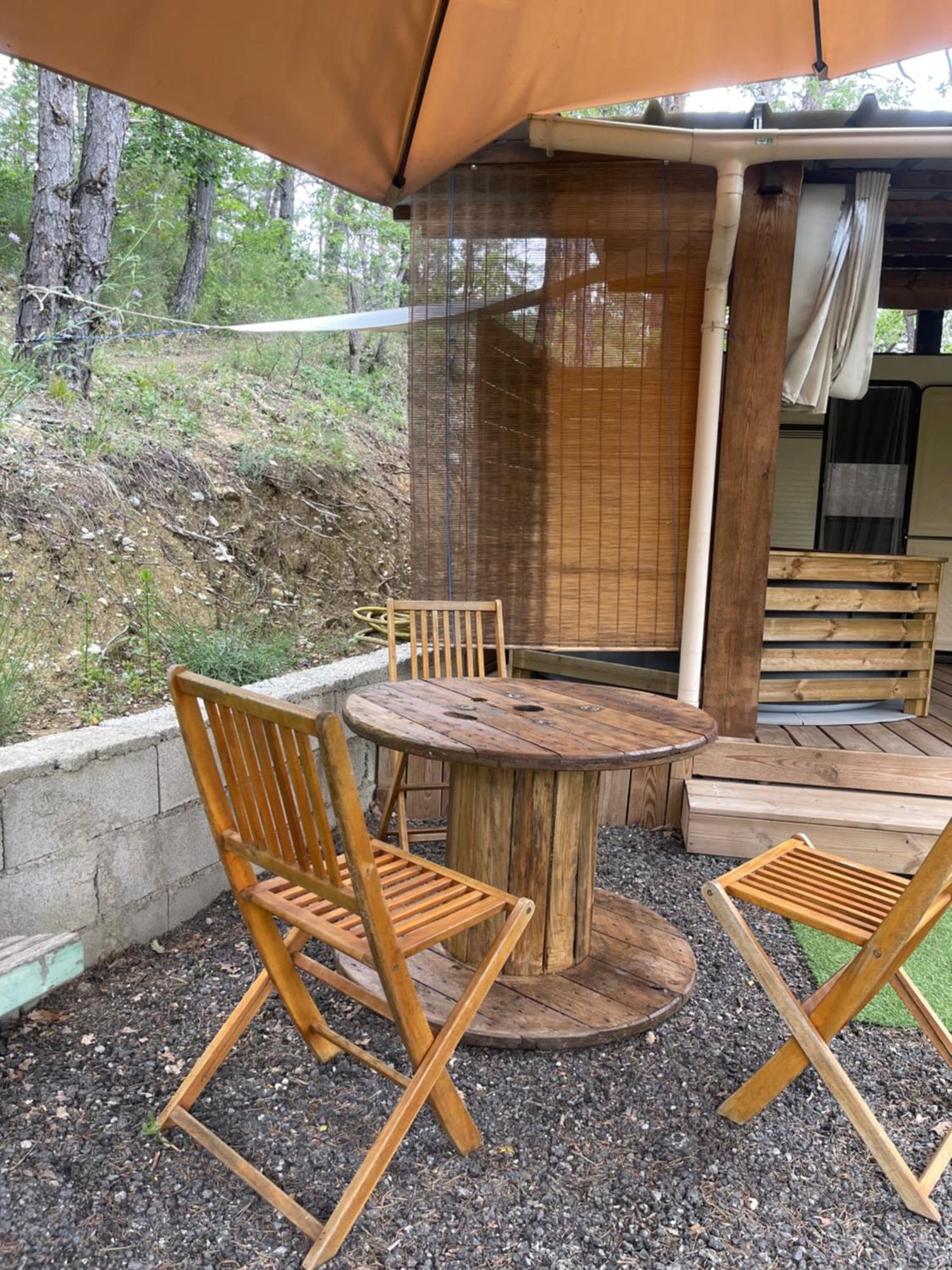 Caravanes De Provence Aiglun  Zewnętrze zdjęcie