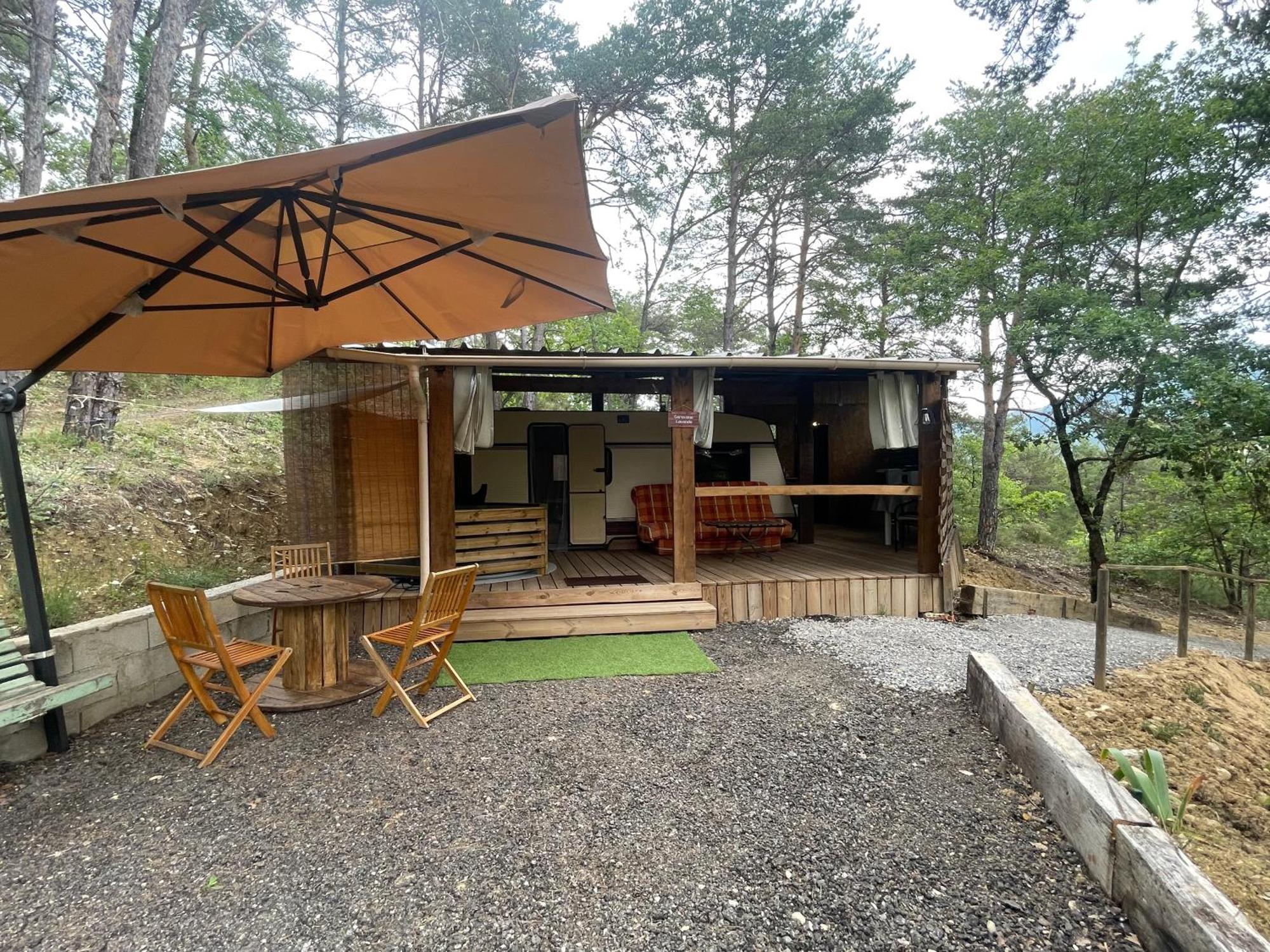 Caravanes De Provence Aiglun  Zewnętrze zdjęcie