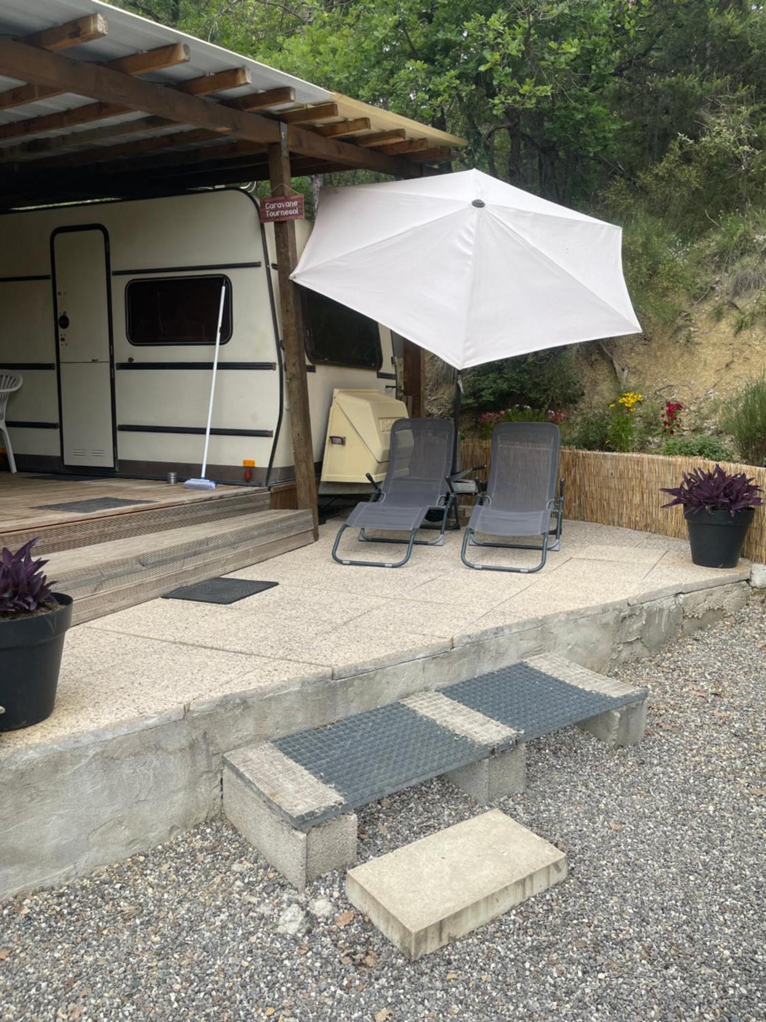 Caravanes De Provence Aiglun  Zewnętrze zdjęcie